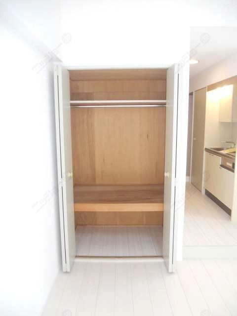 洋間収納