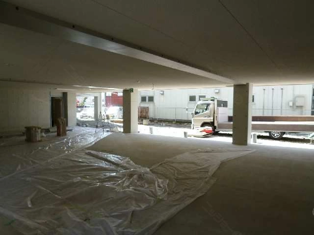 建築中
