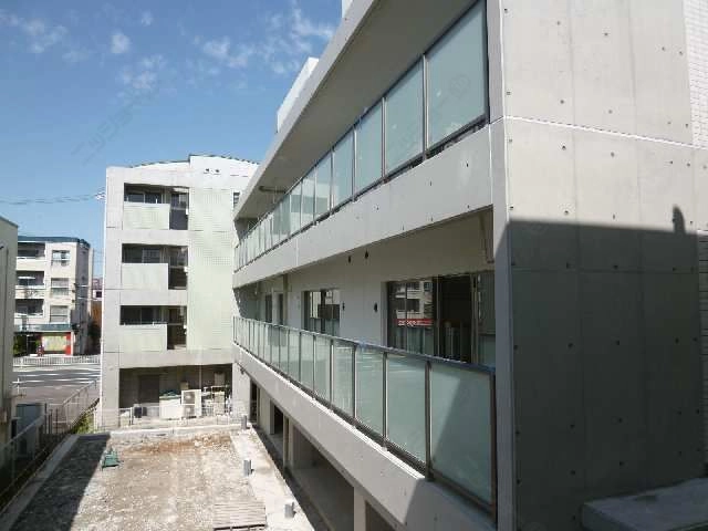 建築中