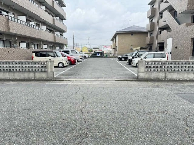 駐車場(中)