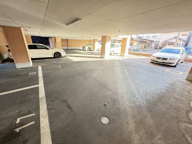 駐車場（屋内・南）