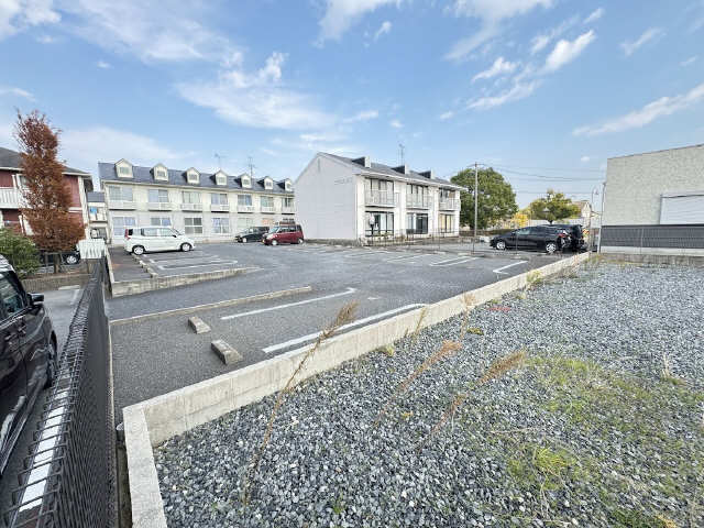 敷地外駐車場（東）