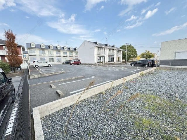 敷地外駐車場（東）