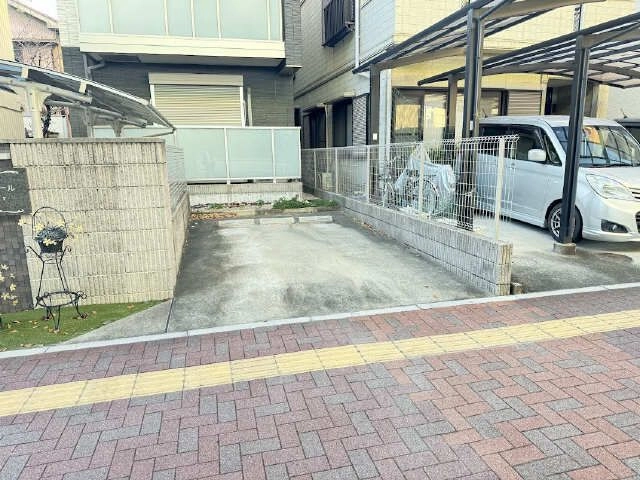 駐車場(東)