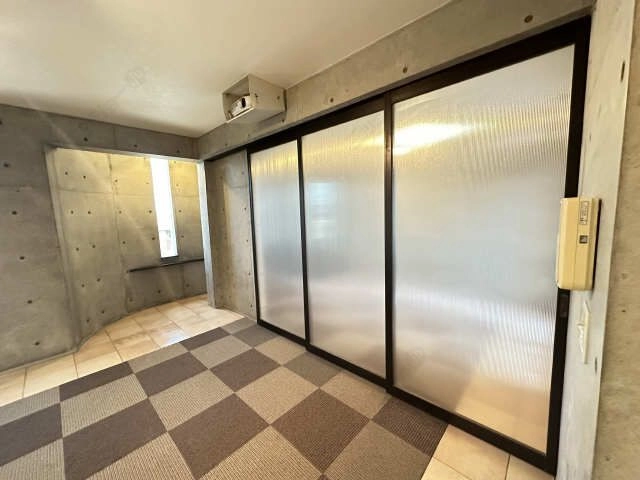 スライディングスクリーン