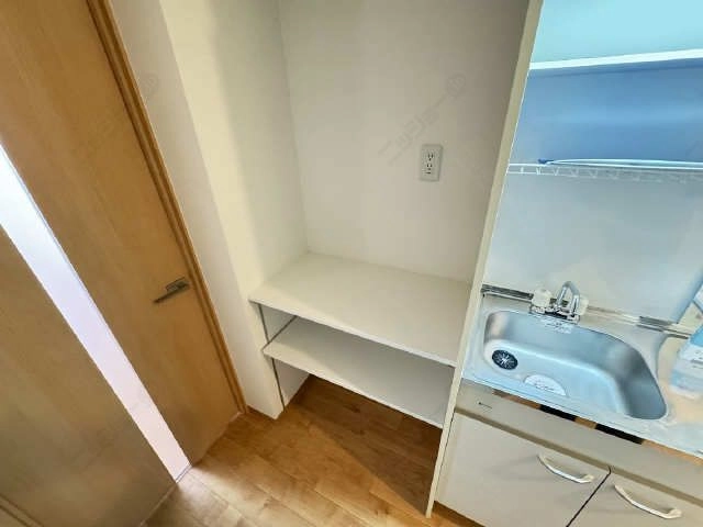 キッチン横の棚