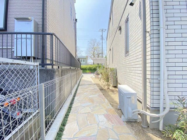 東側サブエントランス