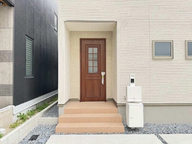 玄関扉・宅配ボックス