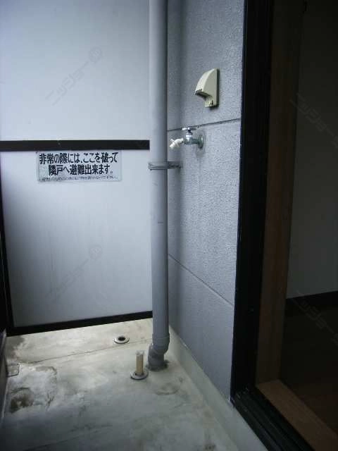 ベランダ洗濯機置場