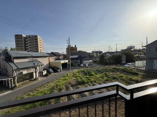 バ ルコニー