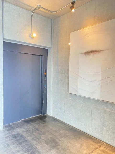 エレベーター前