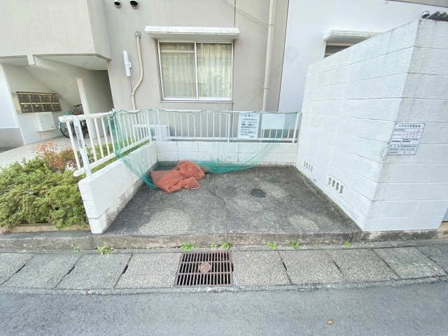 敷地内ごみ置き場