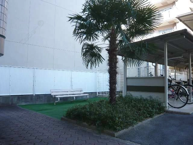 敷地内、憩いのﾍﾞﾝﾁ