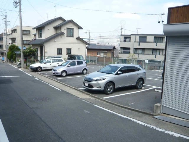 敷地外  駐車場