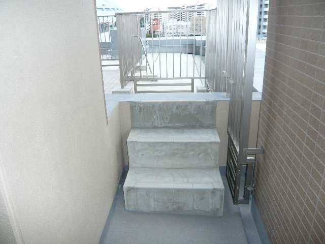 602ﾙｰﾌﾊﾞﾙｺﾆｰ行階段