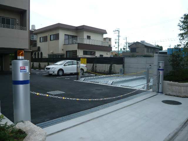 共通・ﾁｪｰﾝｹﾞｰﾄ付駐車