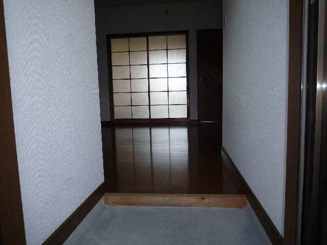 玄関から見た室内