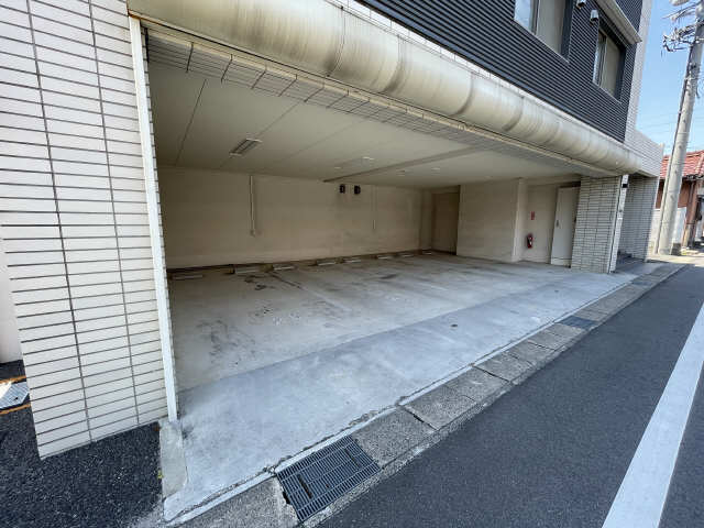 屋根付き駐車場