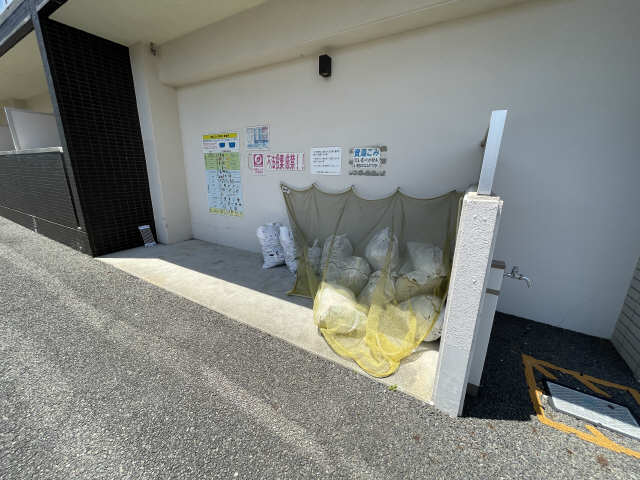 敷地内ゴミ置き場