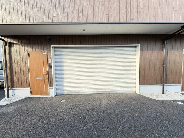 シャッター付ガレージ