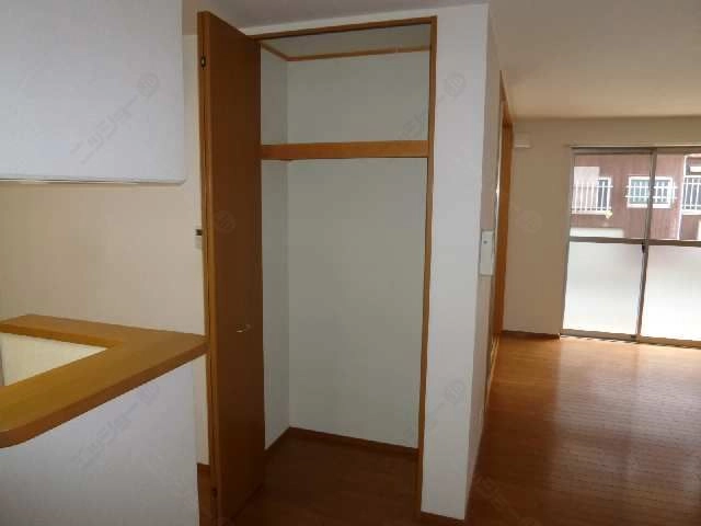 リ  ビング収納