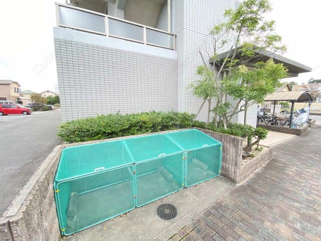 敷地内ゴミ捨て場