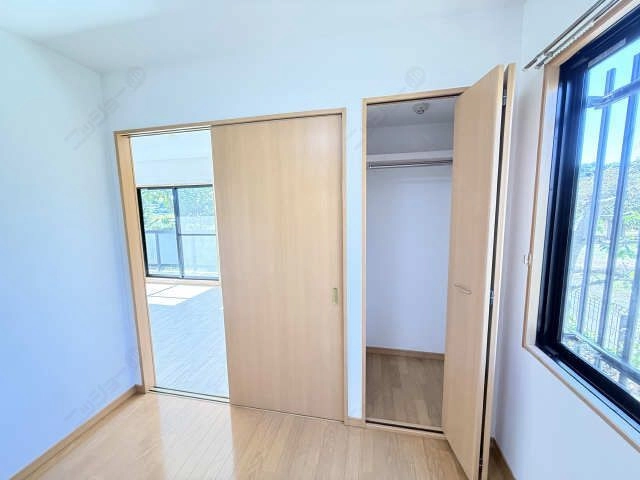 中洋間収納