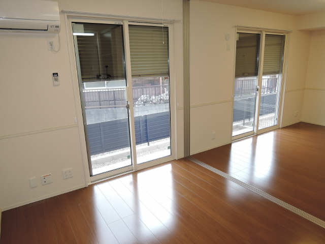 シャッター式雨戸