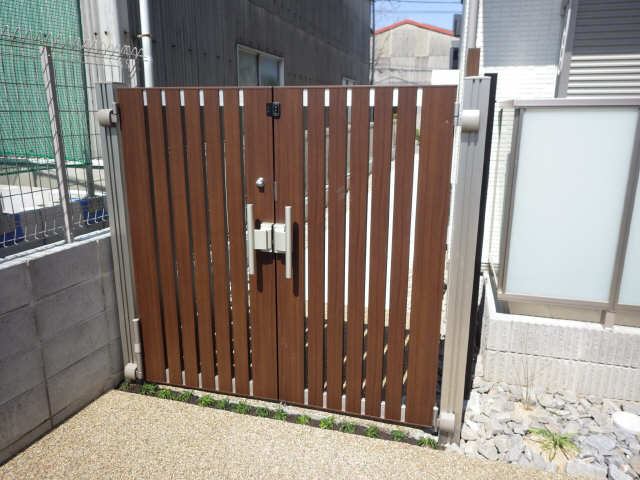 通用門