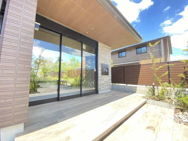 夏のエントランス