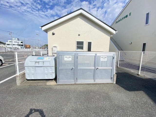 敷地内ゴミ捨て場