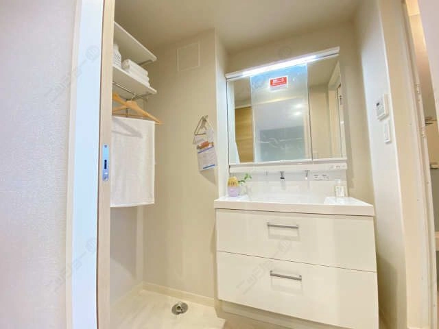 ３面鏡式洗面化粧台