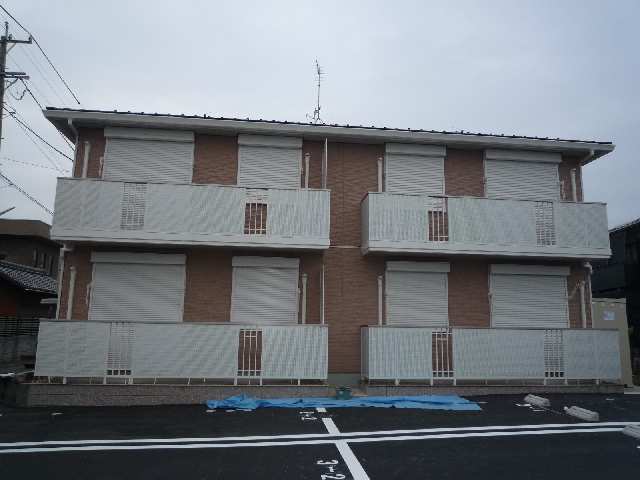 建物外観（駐車場側）