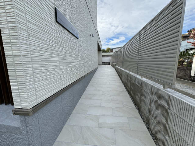 エントランス前