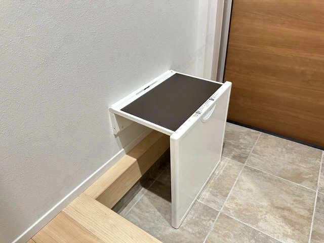 玄関折りたたみ椅子
