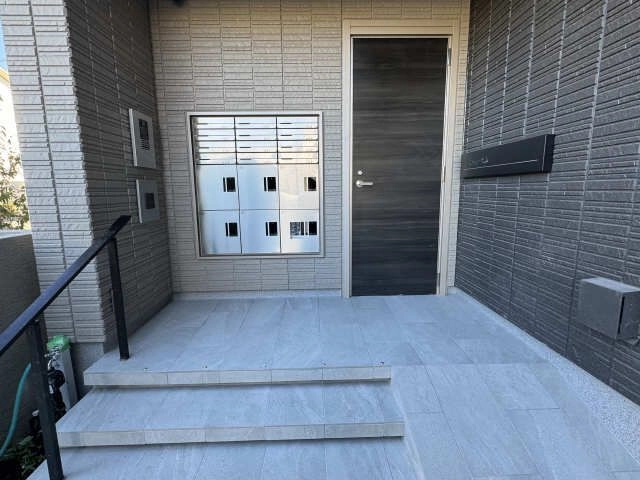 北側エントランス