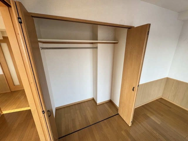 南東洋室収納