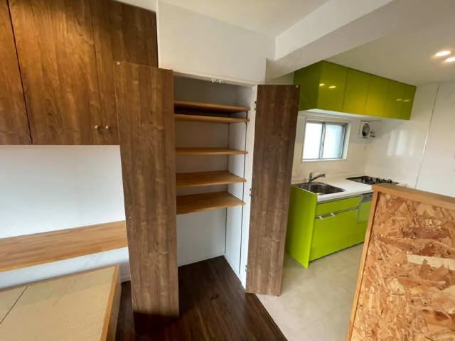 キッチン横収納