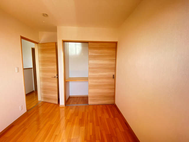 ２階南側洋室収納