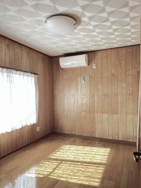 ２階南側６帖洋室