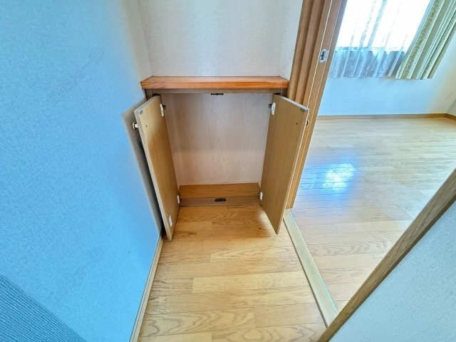 ２階廊下収納