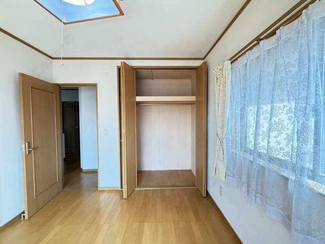 ２階東側洋室収納
