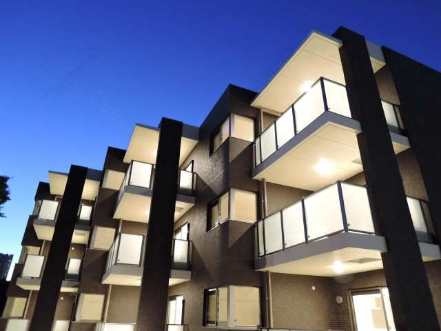 外観（夕暮れ）