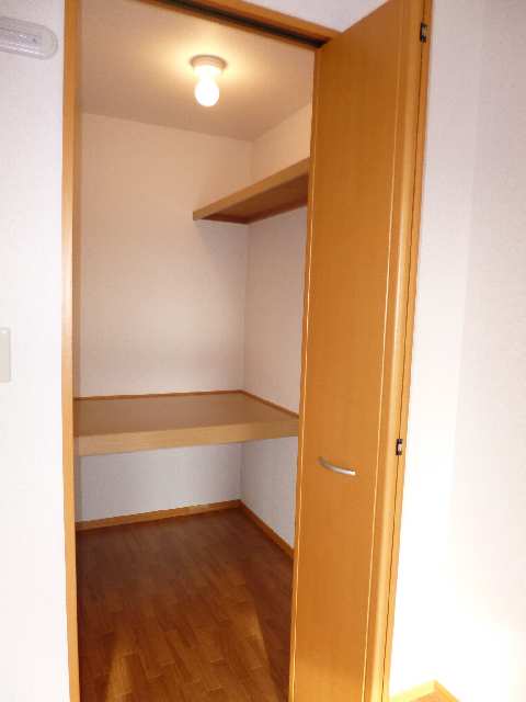 南側ｳｫｰｸｲﾝｸﾛｰｾﾞｯﾄ