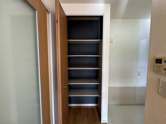 キッチン横収納