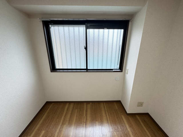 北洋間（エアコンスリーブ）