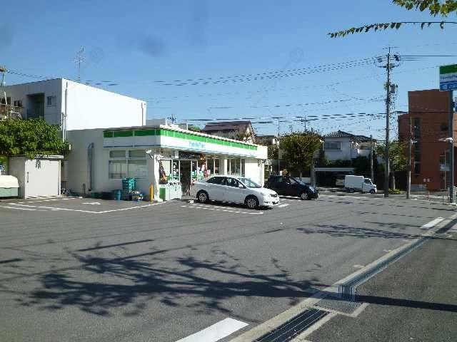 ﾌｧﾐﾘｰﾏｰﾄ歩4分
