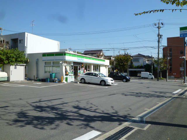 ﾌｧﾐﾘｰﾏｰﾄ歩7分