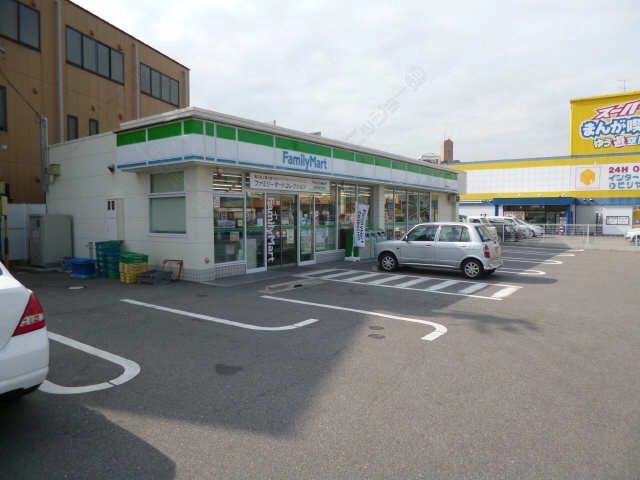 ファミリーマート歩６分