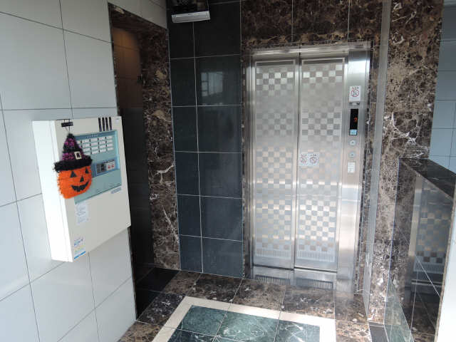 駐輪場側エントラン